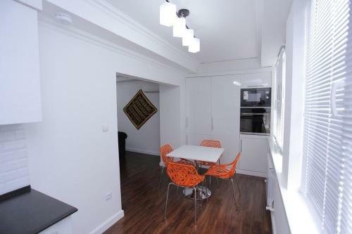 Overlooking Registan Square Luxury 2 Bedrooms Apartment