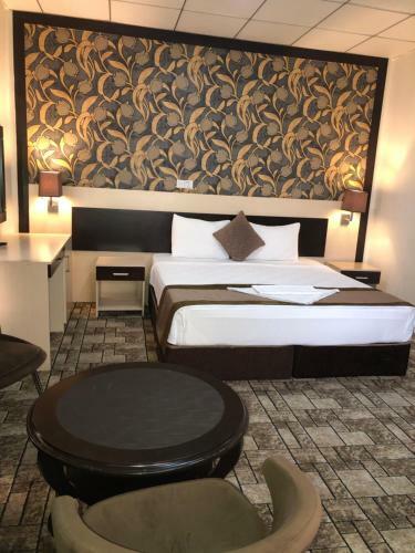 Shapol Hotel
