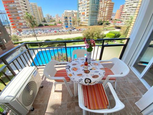Modern 1 Bedroom Seaside Apartment With Pool
