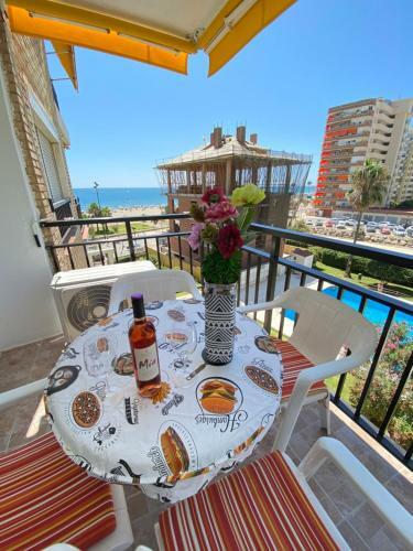 Modern 1 Bedroom Seaside Apartment With Pool