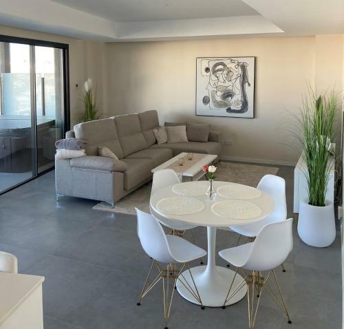 The View Luxury Vacation Apartment 4