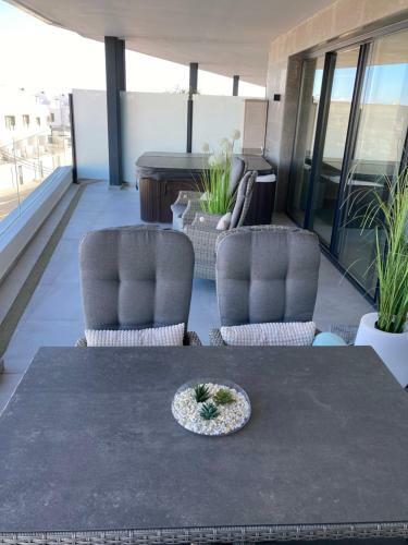 The View Luxury Vacation Apartment 4