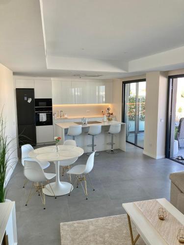 The View Luxury Vacation Apartment 4