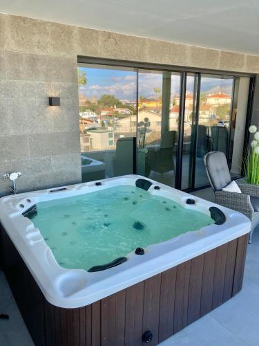 The View Luxury Vacation Apartment 4