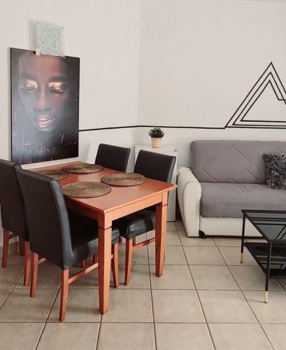 Go To Apartments In Leonardo
