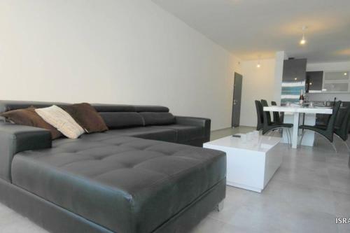Apartamento Modern & Luxury Apt Steps To The Beach In Bat Yam