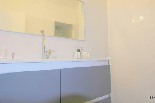 Apartamento Modern & Luxury Apt Steps To The Beach In Bat Yam