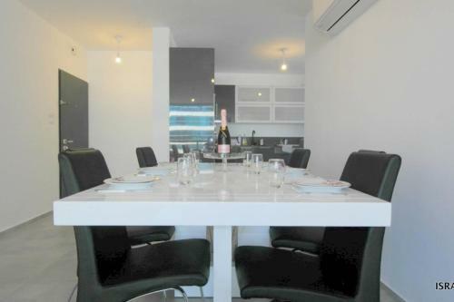 Apartamento Modern & Luxury Apt Steps To The Beach In Bat Yam