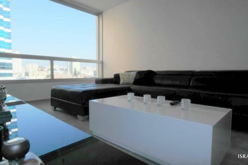Apartamento Modern & Luxury Apt Steps To The Beach In Bat Yam