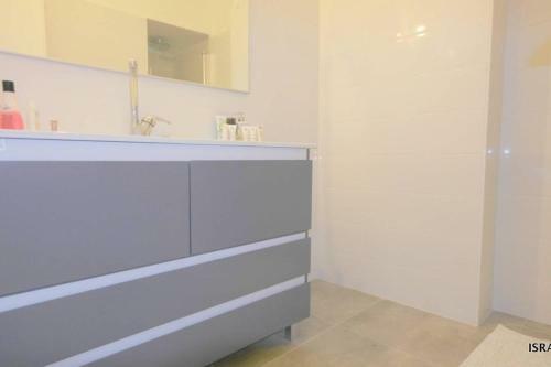 Apartamento Modern & Luxury Apt Steps To The Beach In Bat Yam