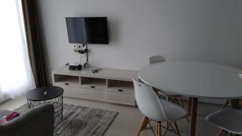 Modern 2 Br Apartment At Intermark Bsd