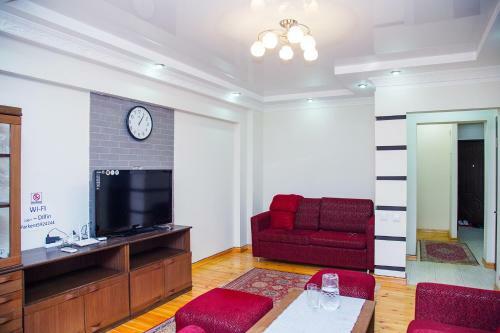 Cozy And Comfortable Apartment Near Bobur Park