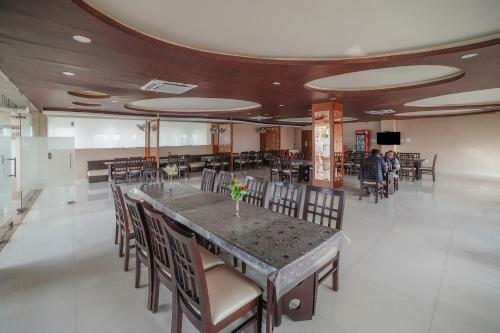 Townhouse Oak Hotel Gaurav Pride