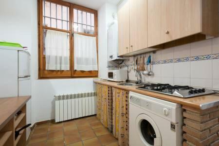 Charming, Spacious Albayzin Apartment