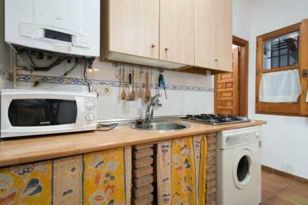 Charming, Spacious Albayzin Apartment