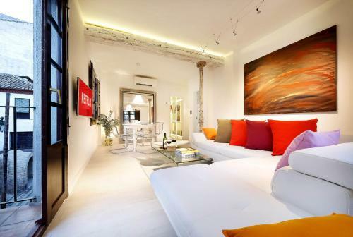 Art Chapiz Apartments