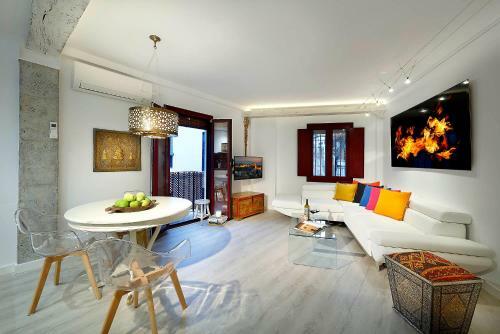 Art Chapiz Apartments