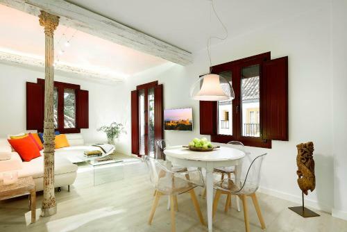 Art Chapiz Apartments