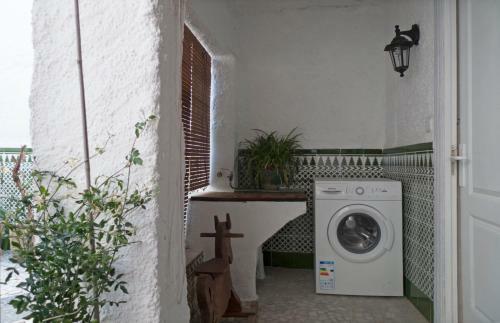 La Casa De Los Pintores, Junto Al Centro De Granada
