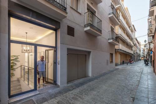 Central Stylish And Elegant 1 & 2 Br Apartments I