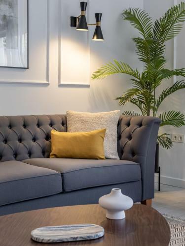 Central Stylish And Elegant 1 & 2 Br Apartments I