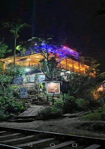 Albergue Tree House Cafe Ella