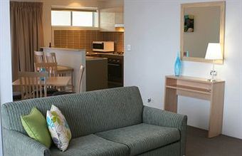 Aparthotel Quality Suites Pioneer Sands