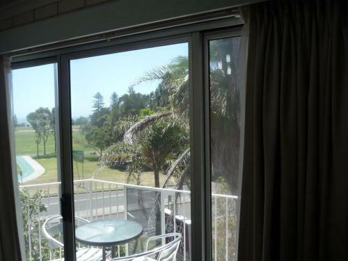 Beach Park Motor Inn