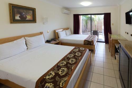 Novena Palms Motel