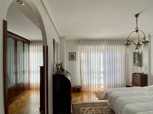 Chalet En Urbanizaci�n Con Piscina