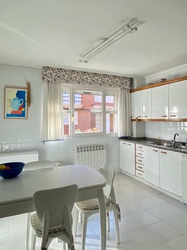 Chalet En Urbanizaci�n Con Piscina