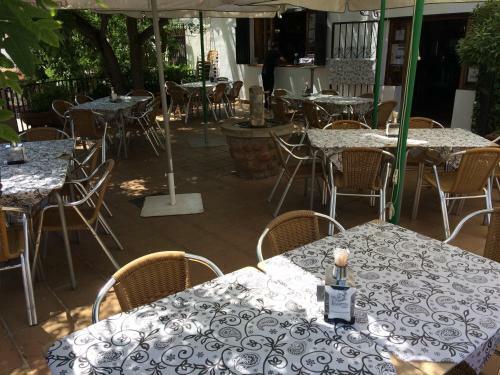 Hostal Pensi�n Restaurante El Cruce De Hornos