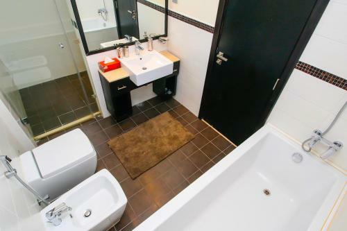 Apartamento R&h- 1br, Marina, Spacious, Beach, Biz-ready