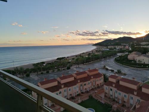 Apartamento Con Terraza, Vistas Playa Y Monta�a