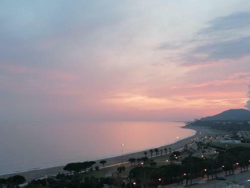 Apartamento Con Terraza, Vistas Playa Y Monta�a