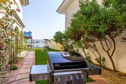 Charming 6br Villa With Private Pool On Palm Jumeirah