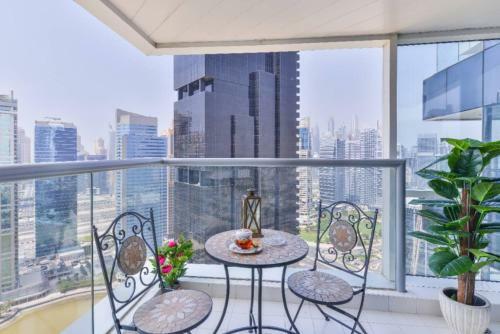 Apartamento Beautiful 2bed 2baclcony In Jlt, Dubai