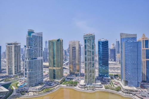 Apartamento Beautiful 2bed 2baclcony In Jlt, Dubai