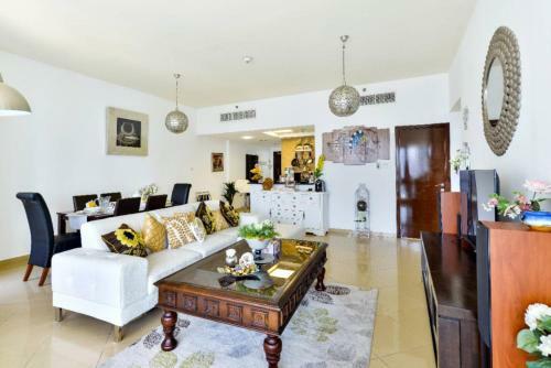 Apartamento Beautiful 2bed 2baclcony In Jlt, Dubai