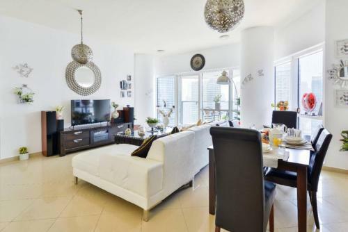 Apartamento Beautiful 2bed 2baclcony In Jlt, Dubai