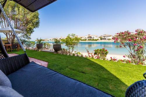 Chic 5br Villa With Private Pool On Palm Jumeirah