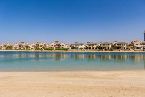 Chic 5br Villa With Private Pool On Palm Jumeirah