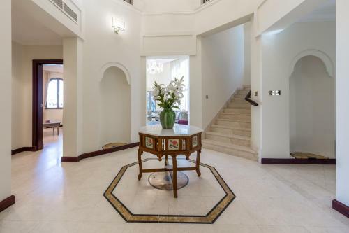 Chic 5br Villa With Private Pool On Palm Jumeirah