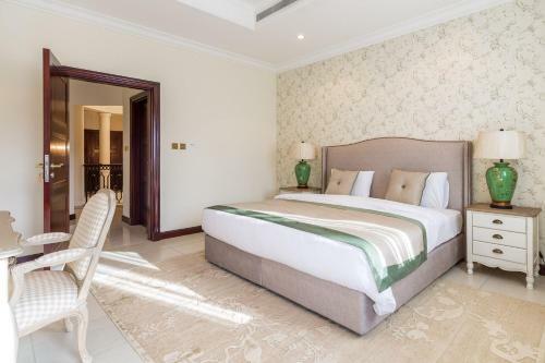 Chic 5br Villa With Private Pool On Palm Jumeirah