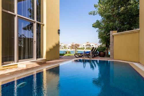 Chic 5br Villa With Private Pool On Palm Jumeirah