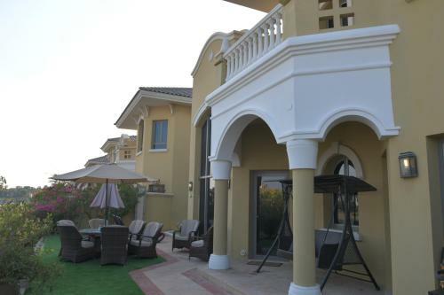 Chic 5br Villa With Private Pool On Palm Jumeirah