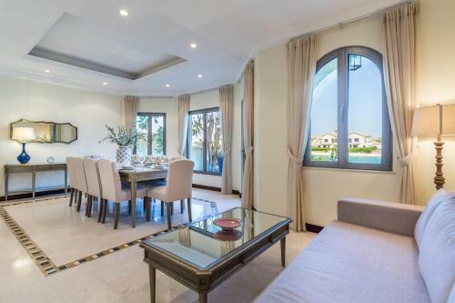 Chic 5br Villa With Private Pool On Palm Jumeirah