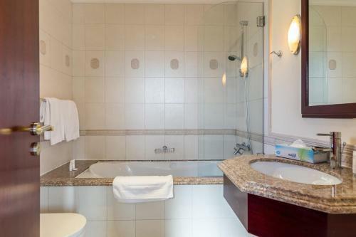 Chic 5br Villa With Private Pool On Palm Jumeirah