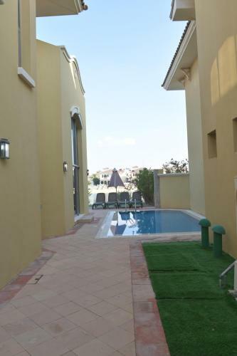 Chic 5br Villa With Private Pool On Palm Jumeirah