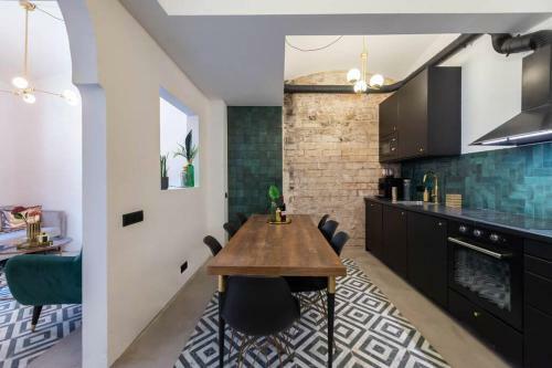 4 Bedroom Semi Attached House With Rooftop
